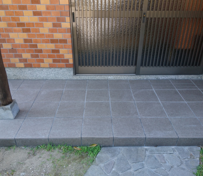 玄関タイル改修工事