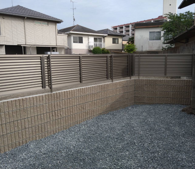 隣地境界ブロック積フェンス設置工事
