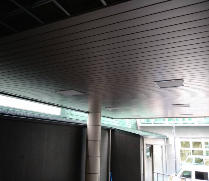 向日市役所1F風除室軽天工事 アルミスパンドレル